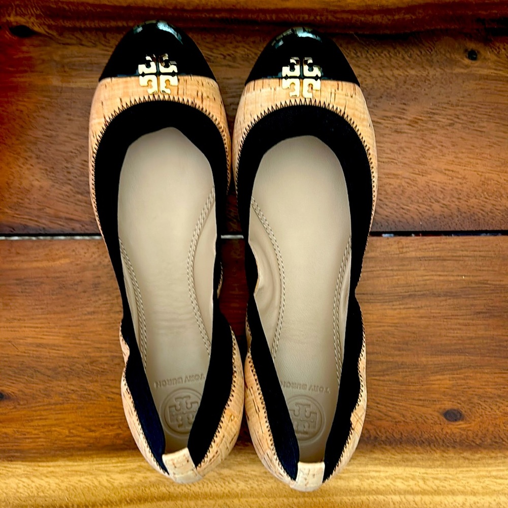 NEW IN BOX Tory Burch  "JOLIE" 
Natural Cork Gold Logo Ballet Flats Size 7